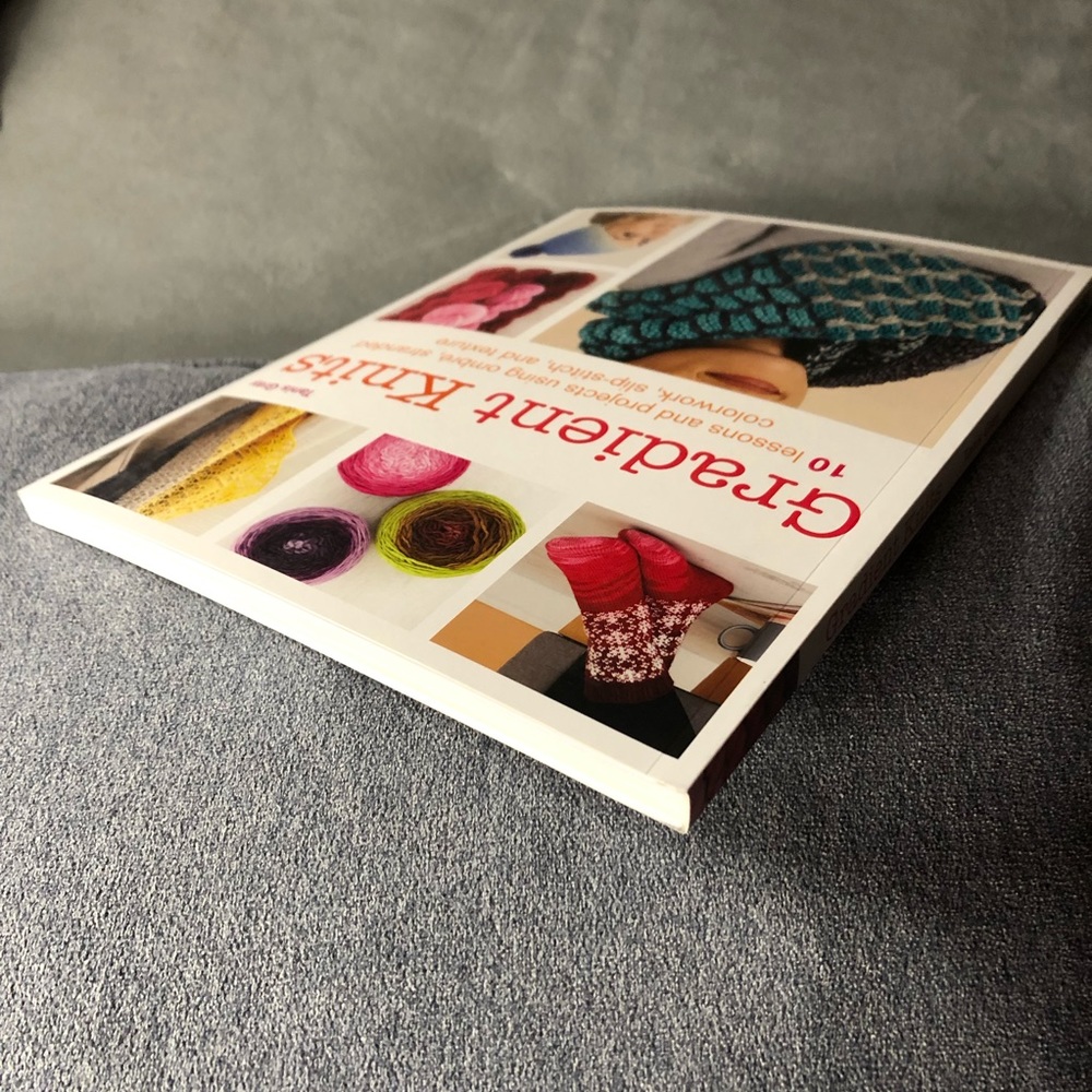 Gradient Knits ~ 10 Step by Step Lessons ~ Brand New! - Picture 7 of 8